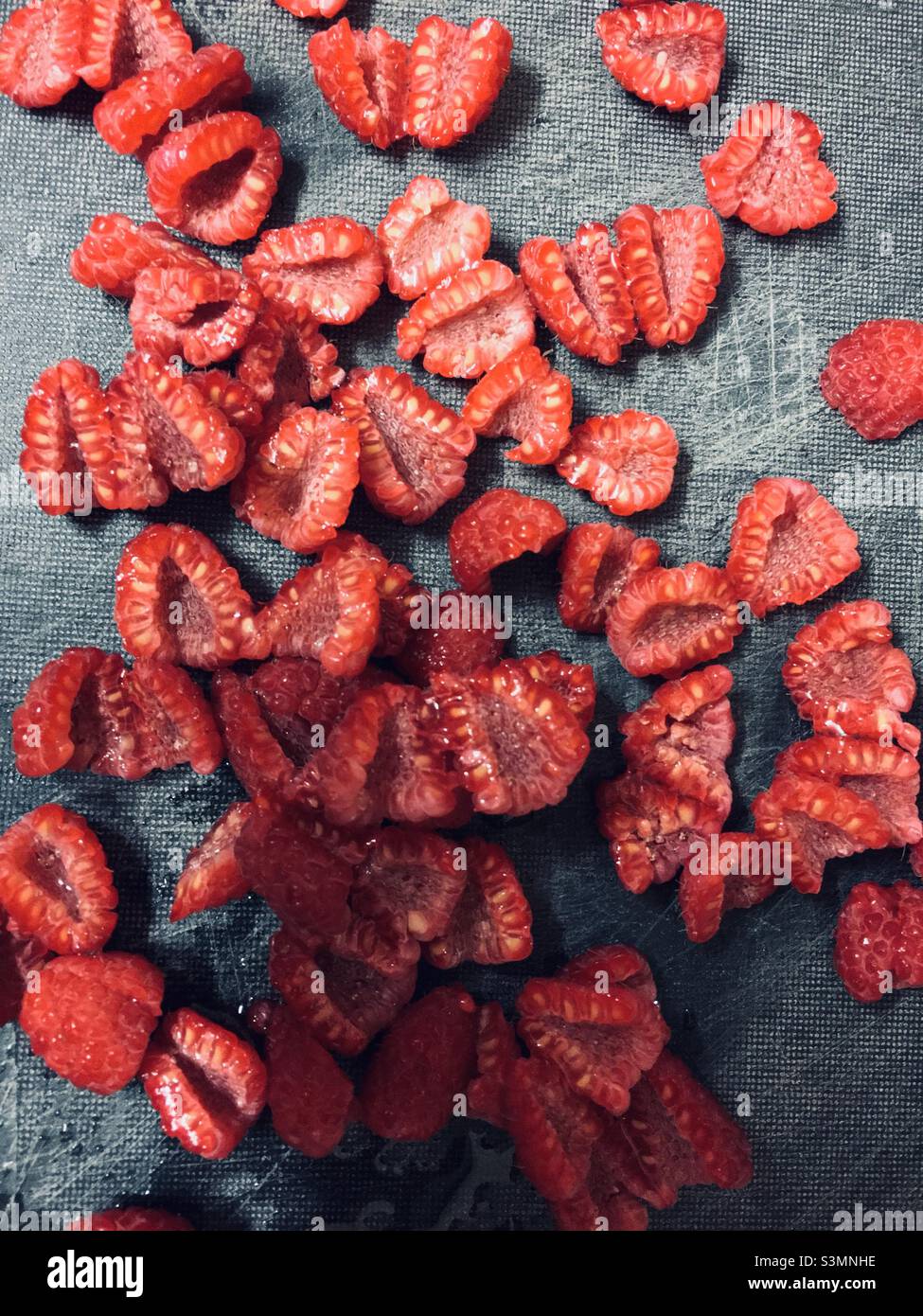 Black chopping board hi-res stock photography and images - Alamy