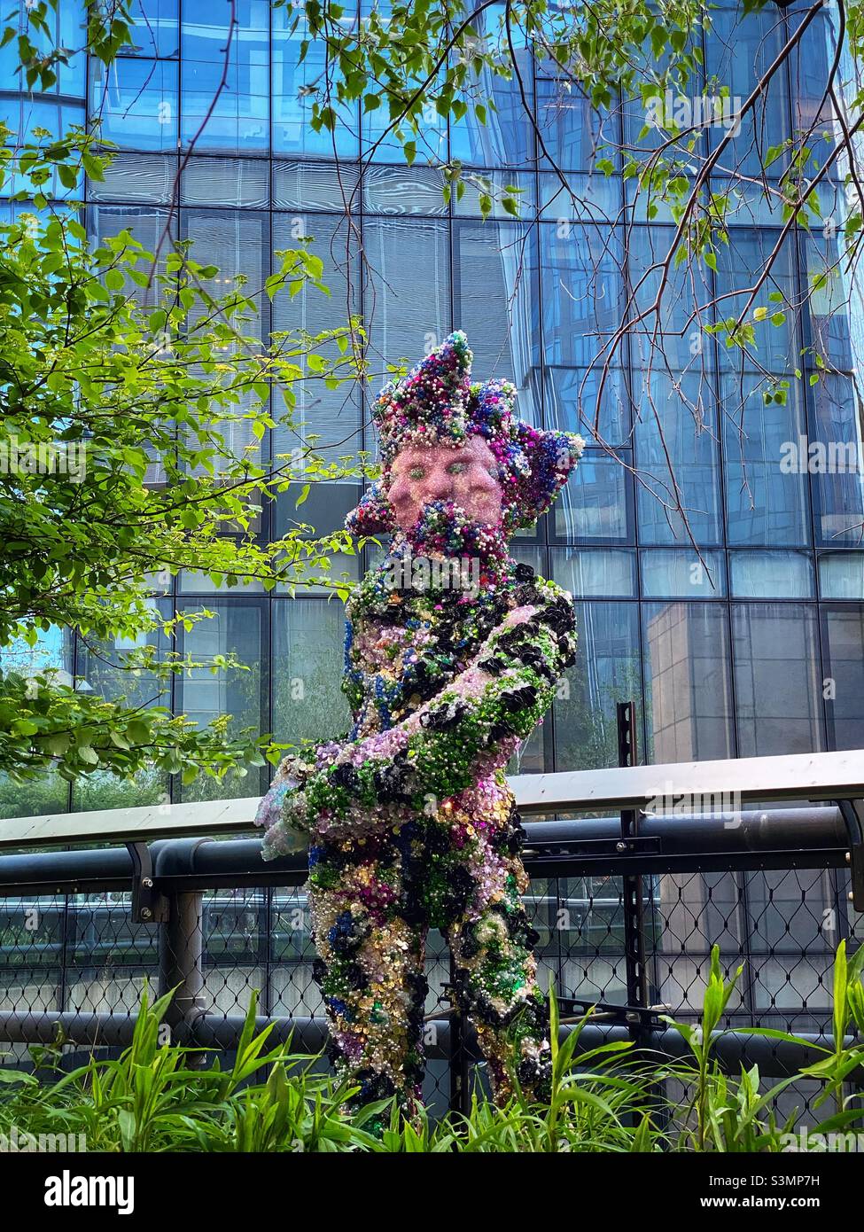 Raúl de Nieves, Celebration, 2021. The Musical Brain, High Line. New York City. - Smartphone Captured Stock Image