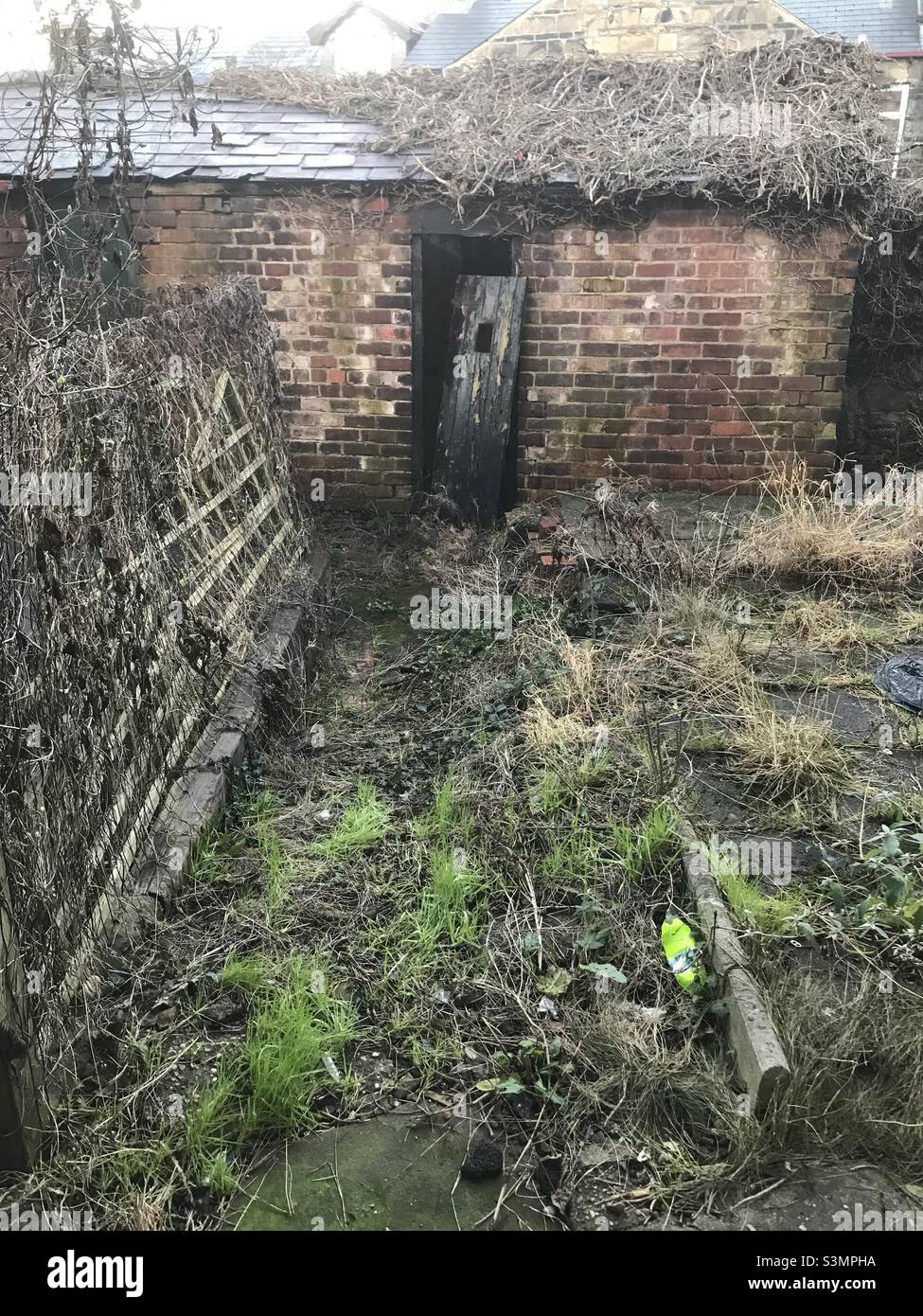 Broken down shed hires stock photography and images Alamy