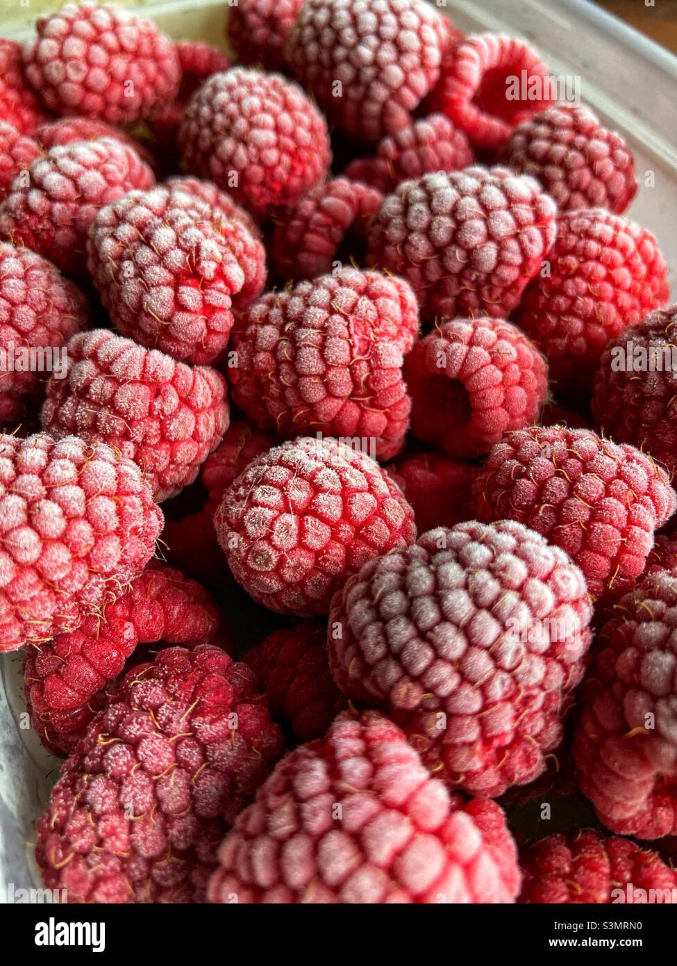 Frozen raspberries with frosted bloom Stock Photo Alamy