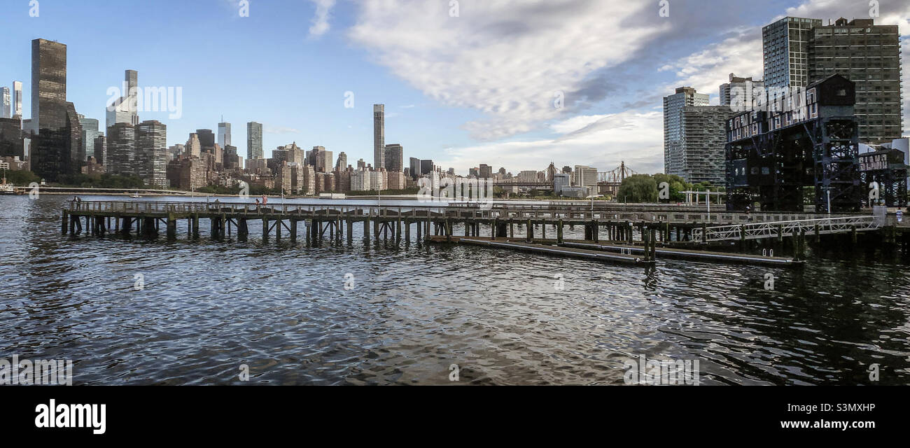 Long Island City piers on the East River by the Gantry Plaza and view of Manhattan’s Upper East Side Stock Photo