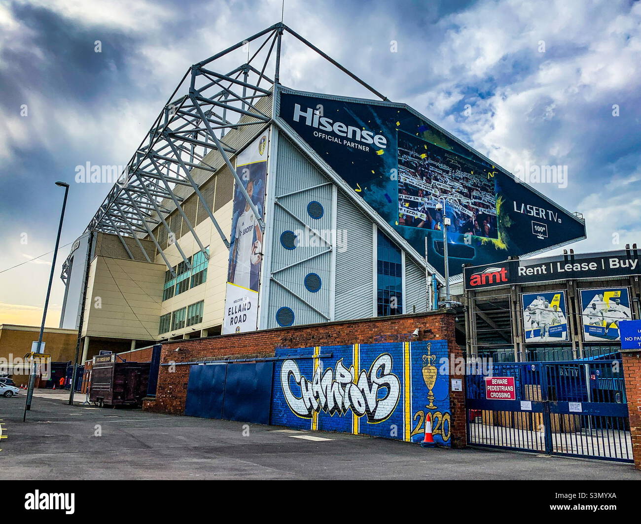 Leeds united football stadium elland road hi-res stock Leeds united football stadium elland road hi-res stock