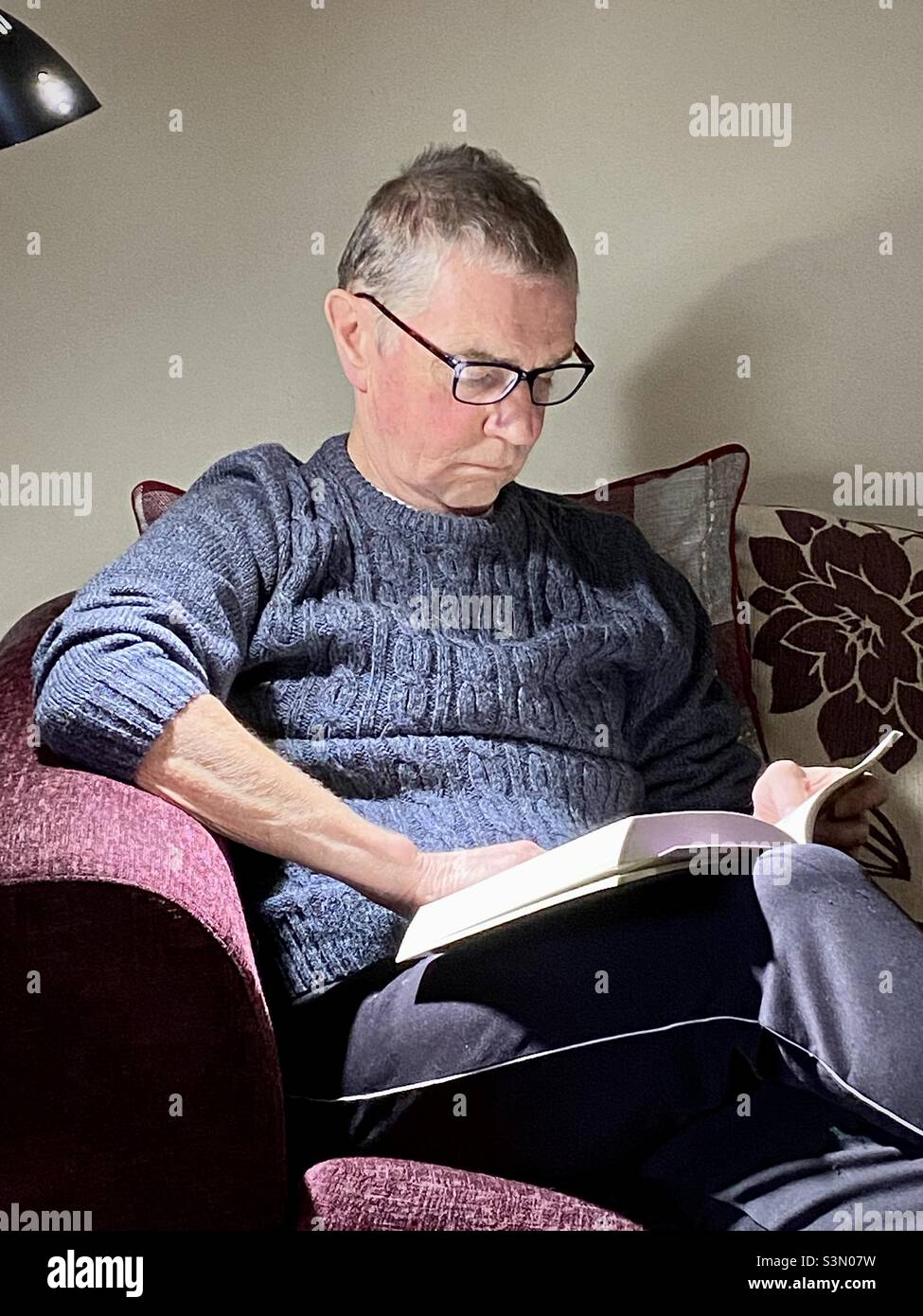 Older man wearing glasses hi-res stock photography and images - Alamy