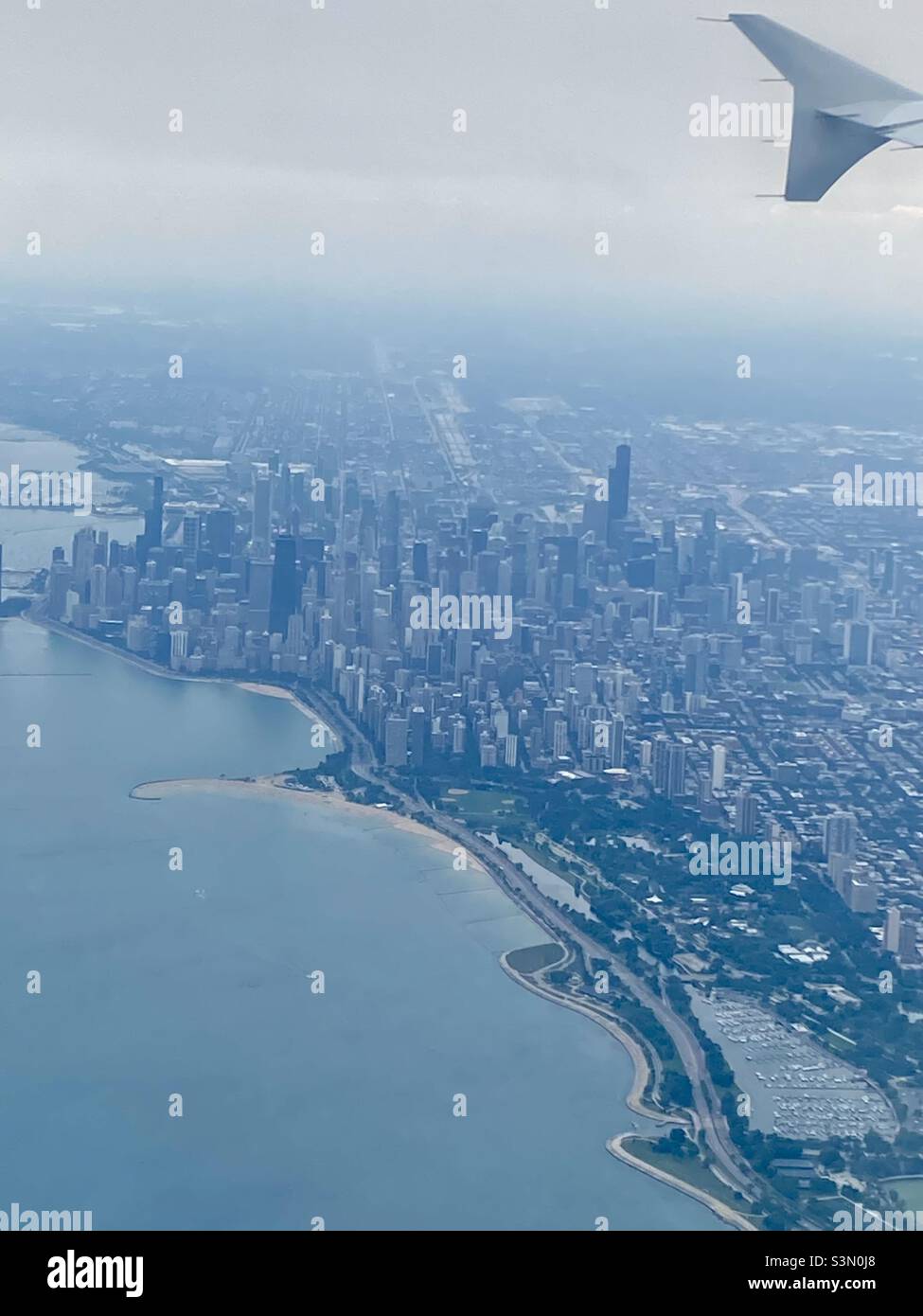 Chicago skyline lake michigan aerial hi-res stock photography and ...
