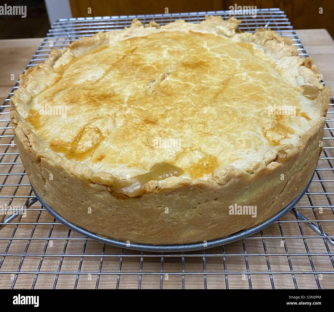 Beef and mushroom pie hi-res stock photography and images - Alamy