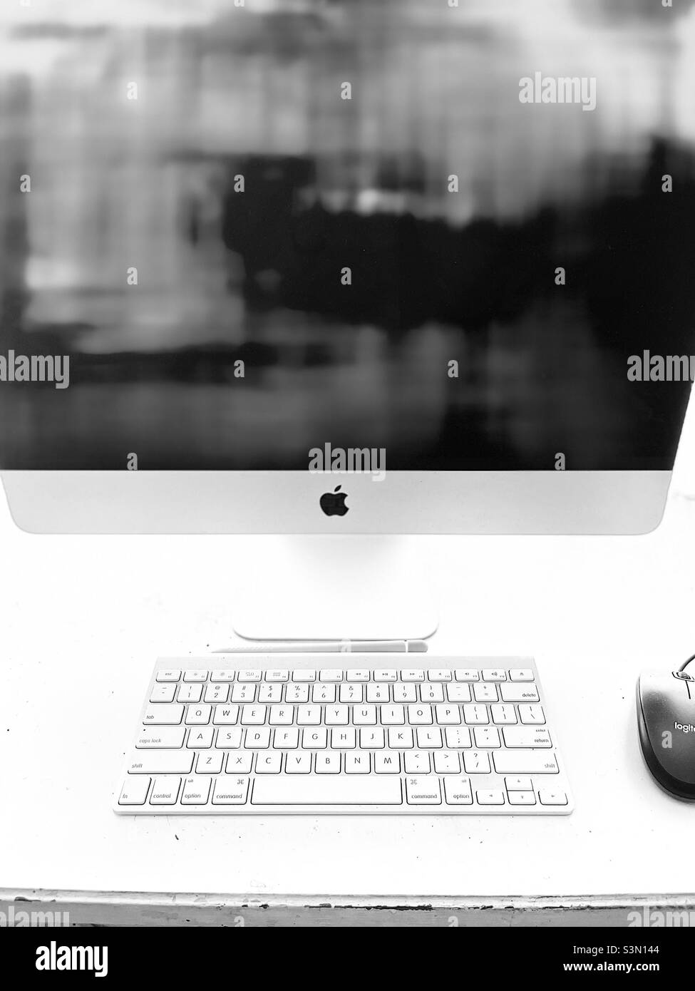 Working with apple hi-res stock photography and images - Alamy