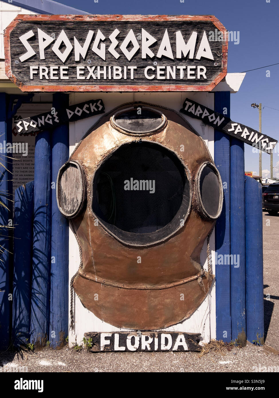 Spongeorama old style diving helmet photo spot in Tarpon Springs, Florida. - Smartphone Captured Stock Image