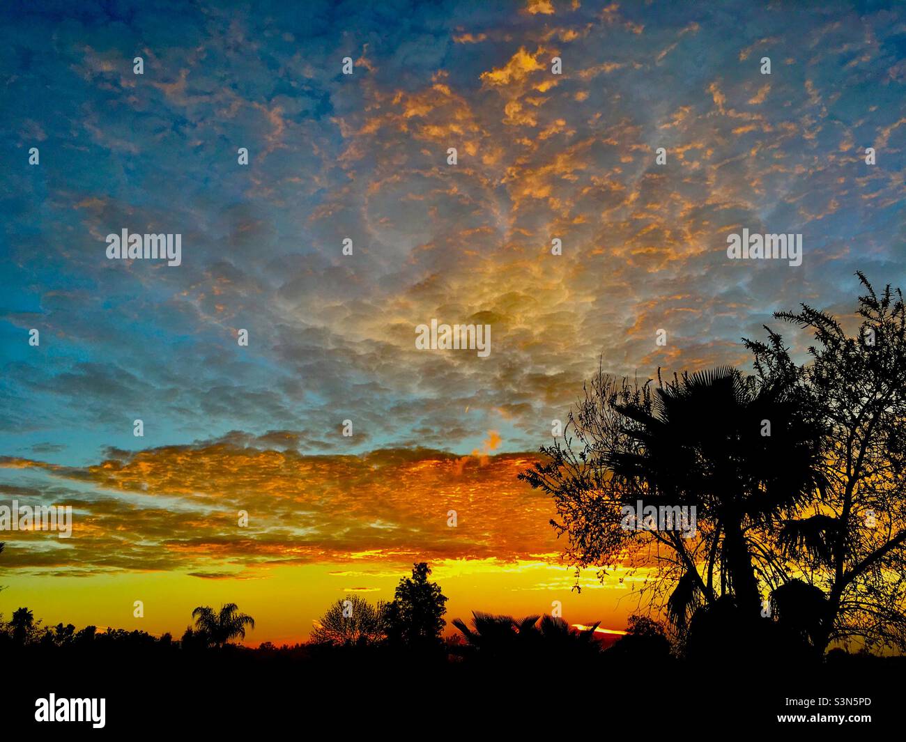 Fiery golden sky hi-res stock photography and images - Alamy