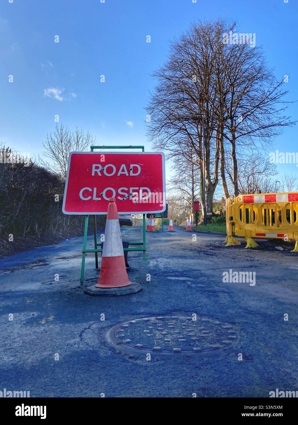 Road closed sign in Guiseley West Yorkshire Stock Photo