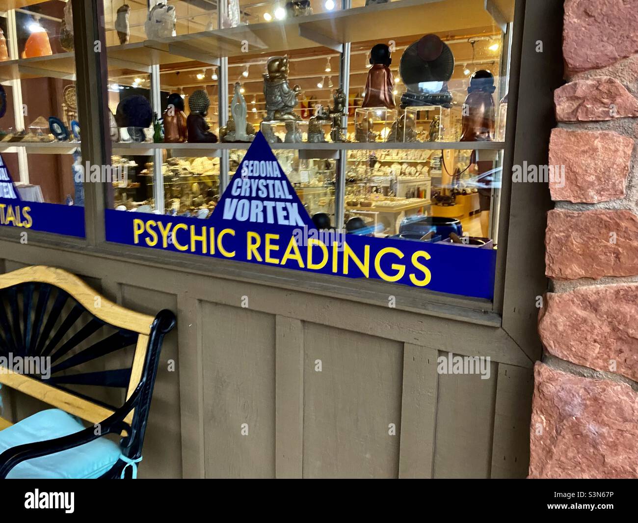 A store in Sedona, AZ offering psychic readings in the Sedona crystal vortex Stock Photo