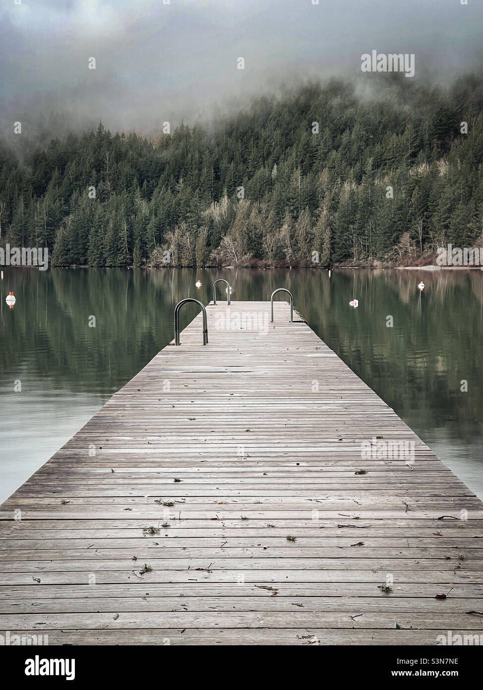 Empty pier hi-res stock photography and images - Alamy