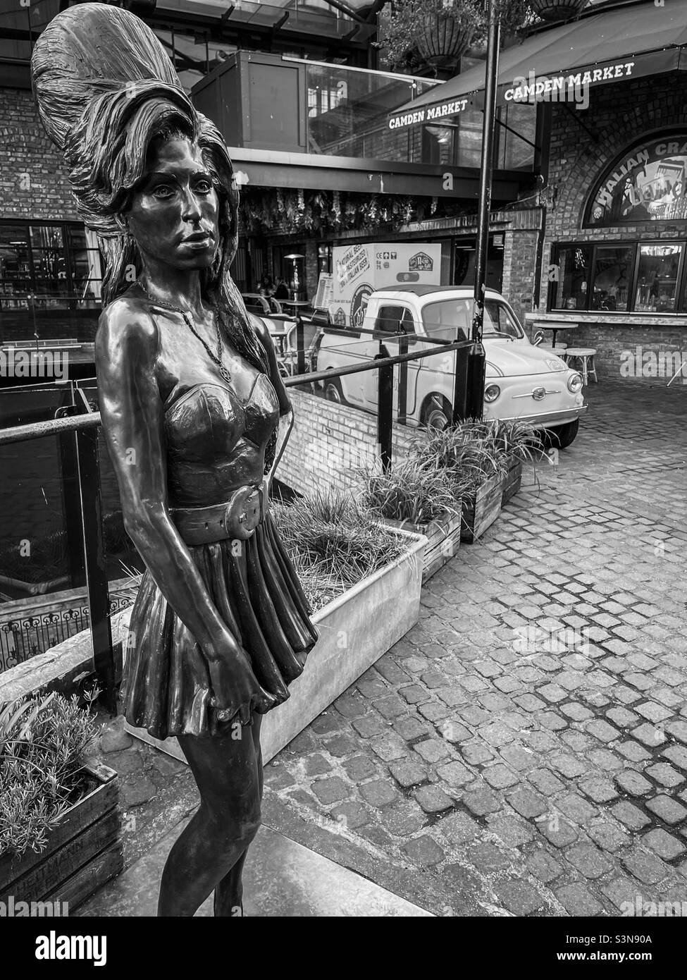 Amy Winehouse, Camden market, London - Smartphone Captured Stock Image