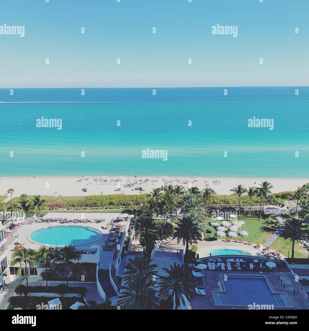 Eden Roc / Nobu Beach (Mid-Beach)