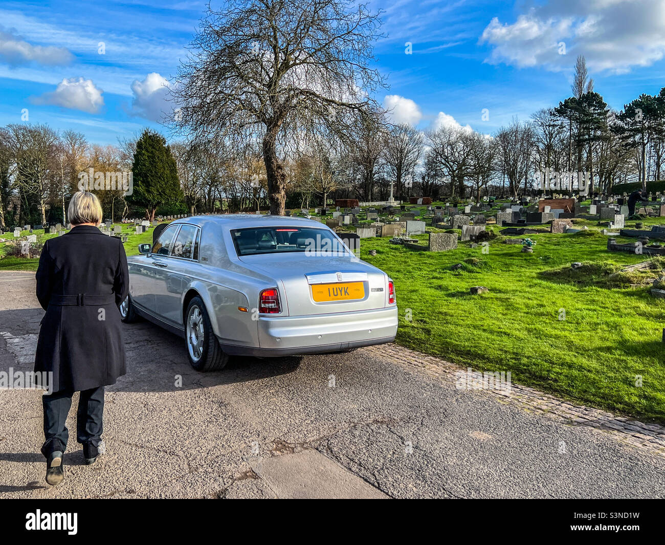 Silver rolls royce phantom hi-res stock photography and images - Alamy, image size:1300x1065