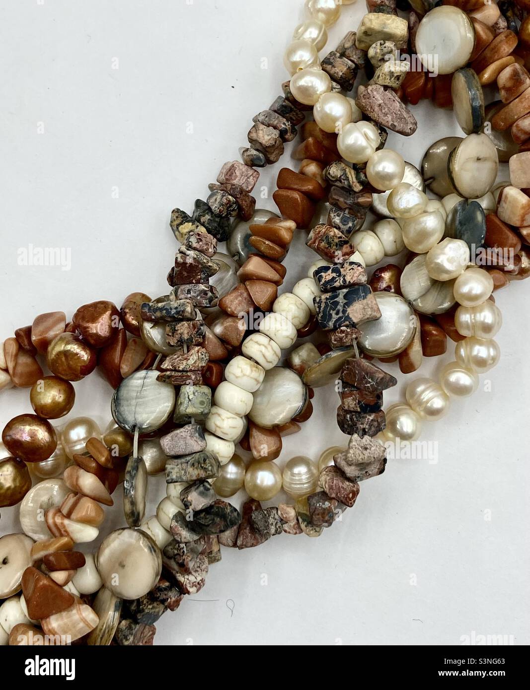 Pearl strands hi-res stock photography and images - Alamy