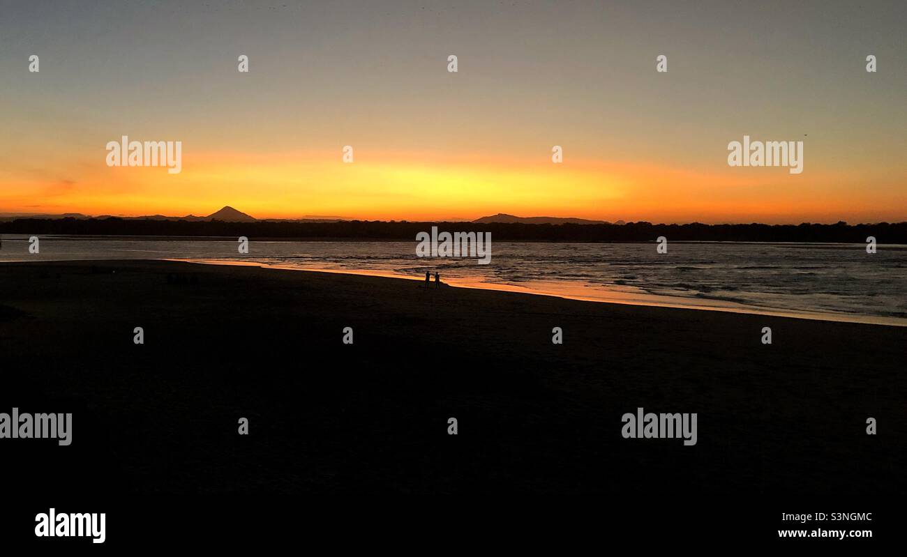 Silhouettes in sand hi-res stock photography and images - Alamy
