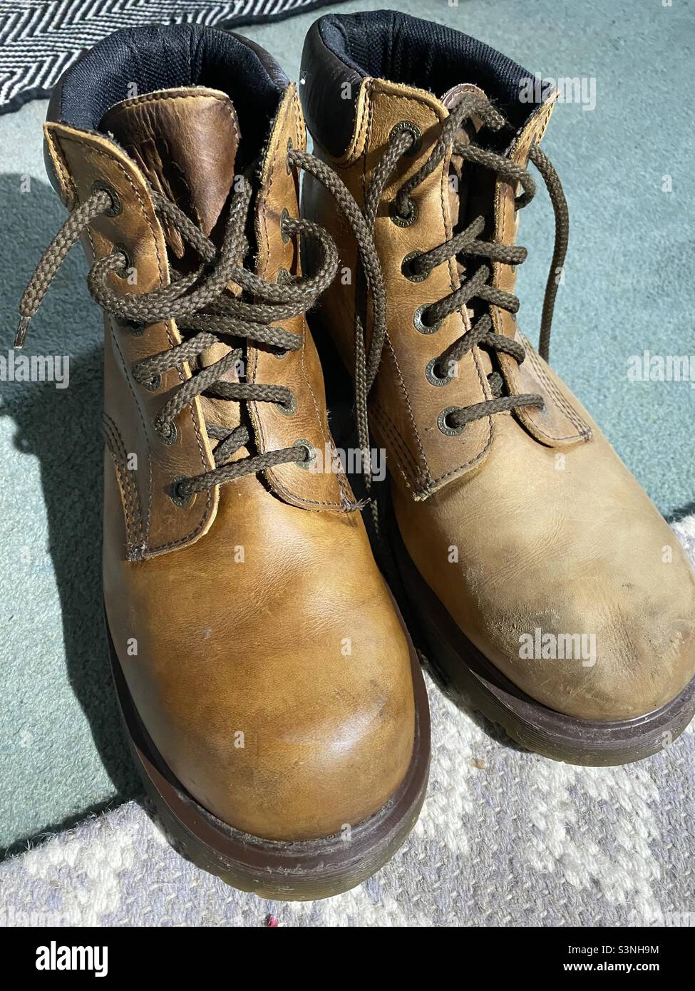 One wax one not? DM’s - Smartphone Captured Stock Image