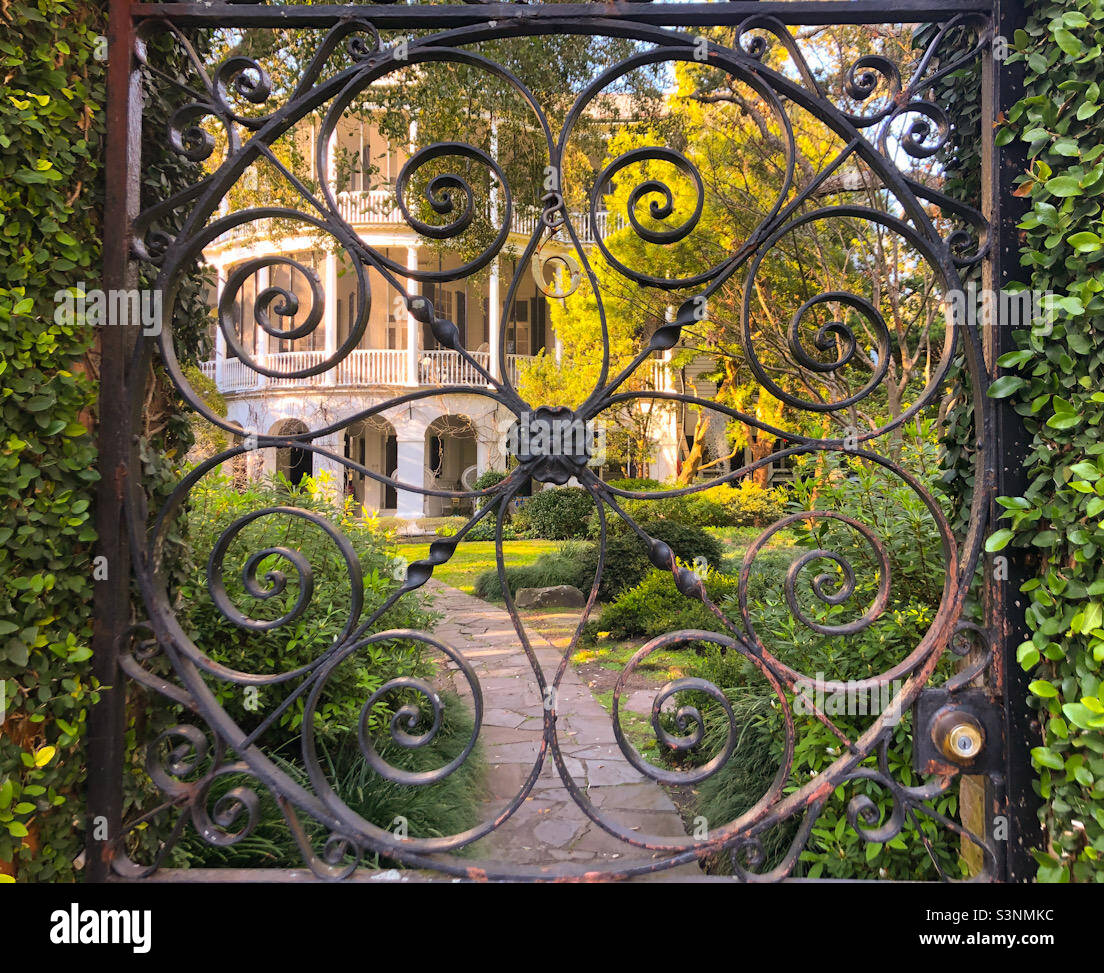 Garden gate iron hi-res stock photography and images - Alamy