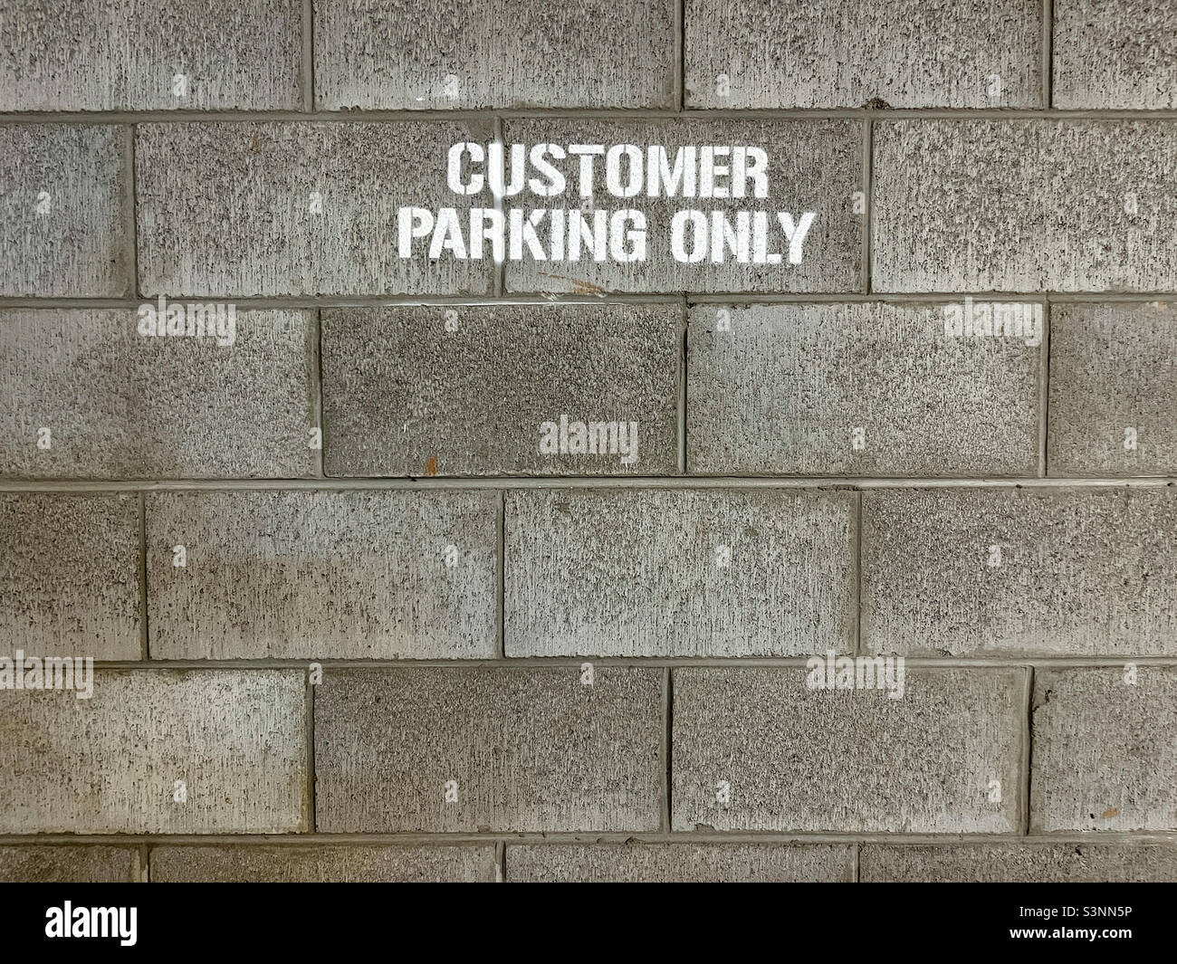 Customer Parking Only painted on wall Stock Photo