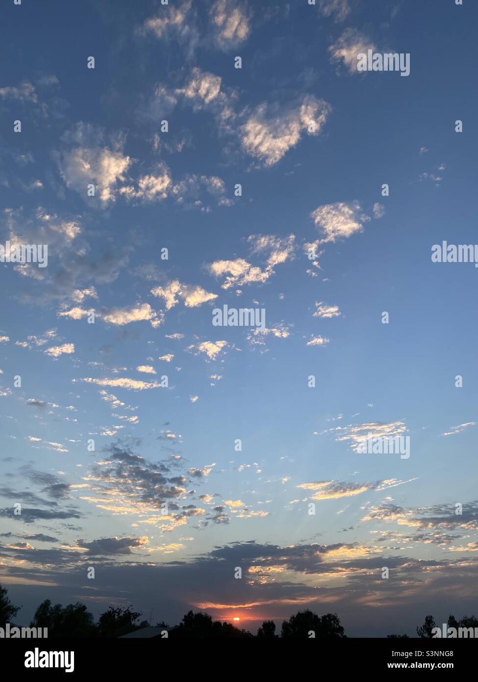 Blue skies sunset hi-res stock photography and images - Alamy