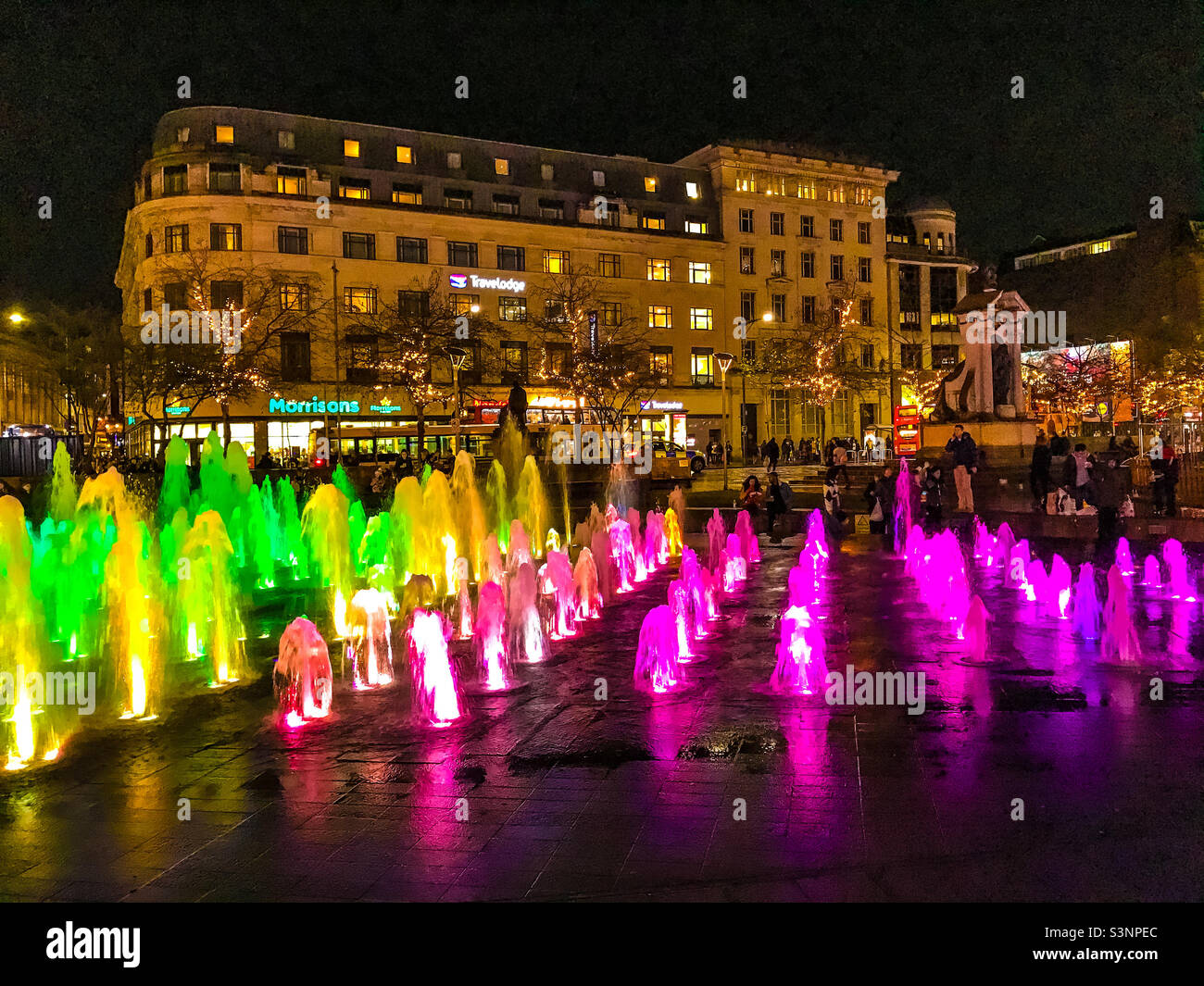 Manchester Piccadilly gardens water feature Stock Photo Alamy