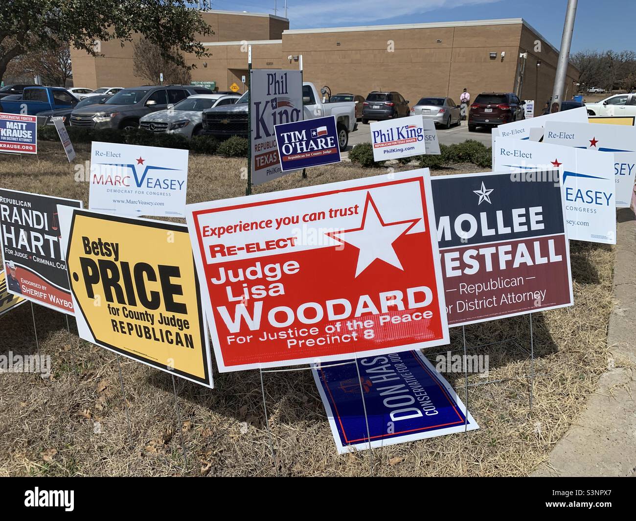 Signs outside of Texas voting location, Midterm elections, Fort Worth, Texas, March 1, 2022 Stock Photo