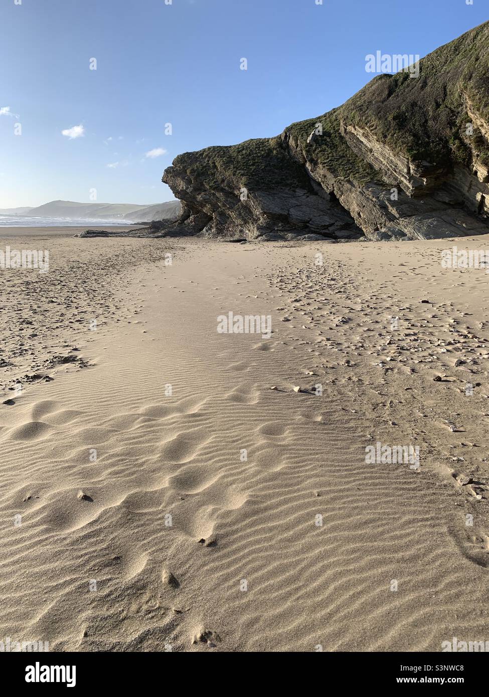 Cliff sandy beach hi-res stock photography and images - Alamy