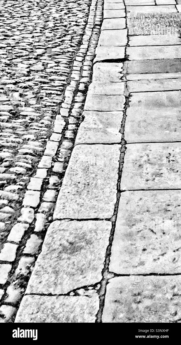 Pathway pavement Black and White Stock Photos & Images - Alamy