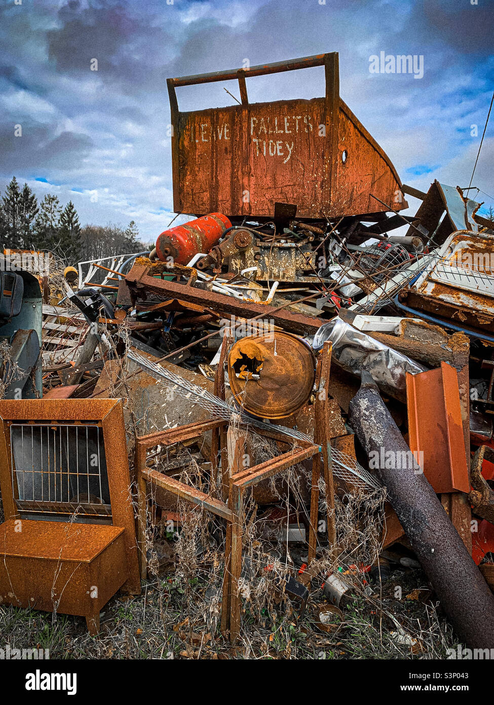 Scrap metal scrap hires stock photography and images Alamy