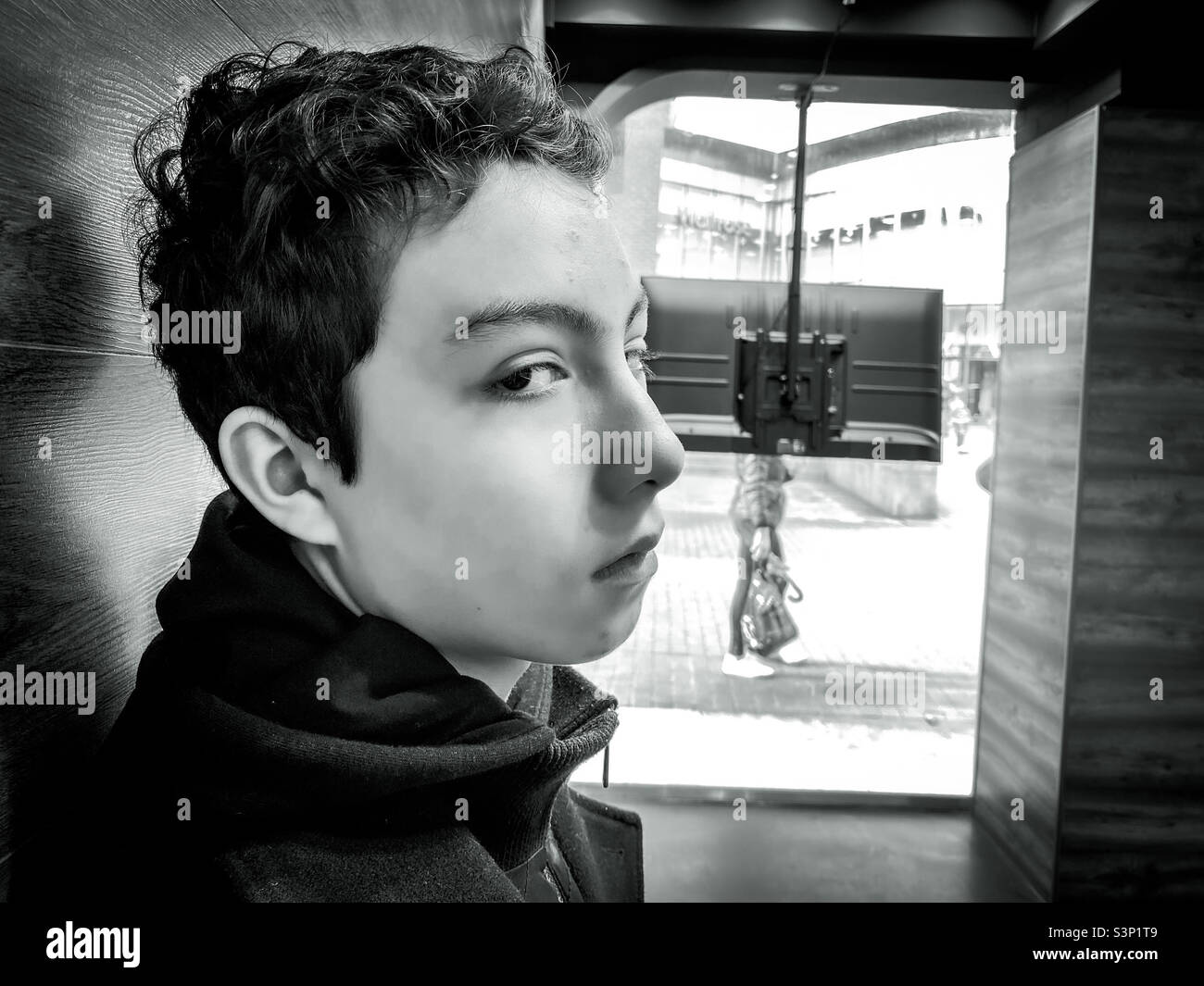 Boy side profile hi-res stock photography and images - Alamy