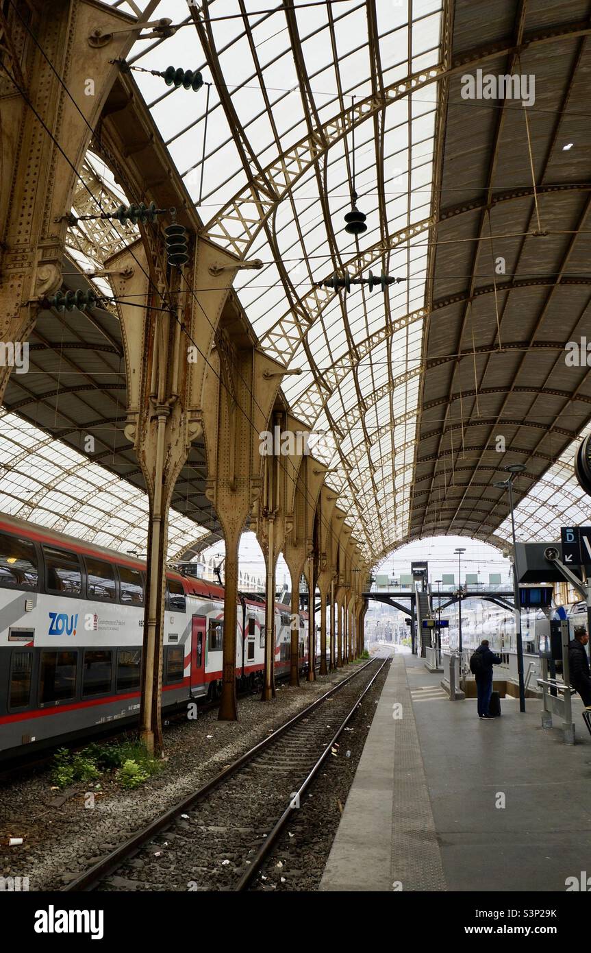 Waiting for the train to Menton at the Nice train station Stock Photo ...