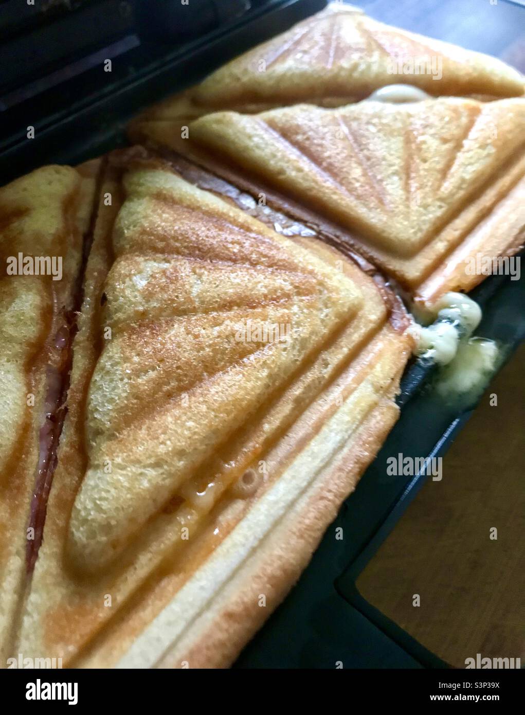 https://c8.alamy.com/comp/S3P39X/ham-and-cheese-toasted-sandwiches-freshly-made-in-a-sandwich-toaster-S3P39X.jpg