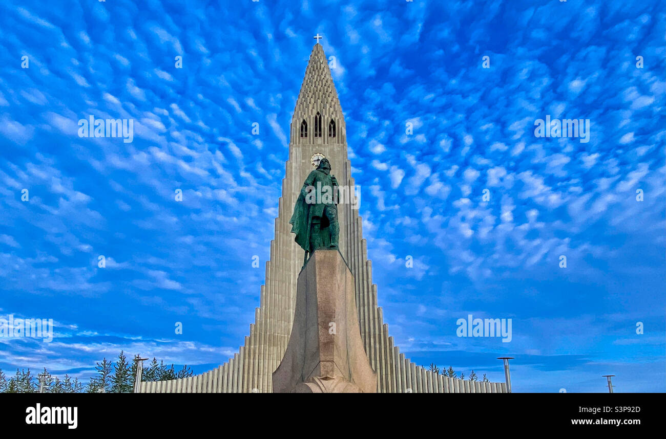 Hallgrimskirkja, the iconic Lutheran church that stands over downtown Reykjavík, Iceland, and the statue of Leif Erickson Stock Photo