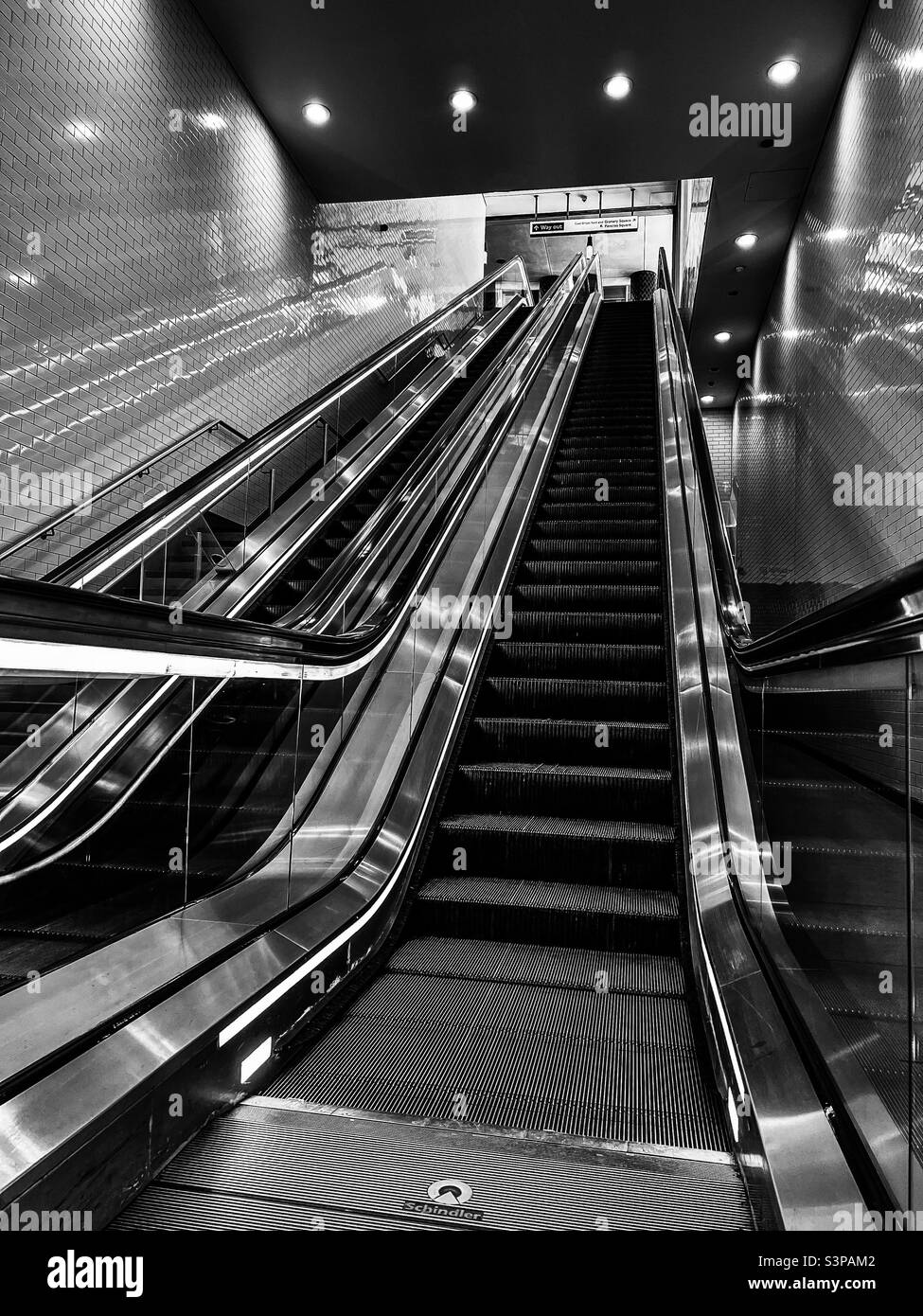 Escalator at St Pancras International train and Underground station ...