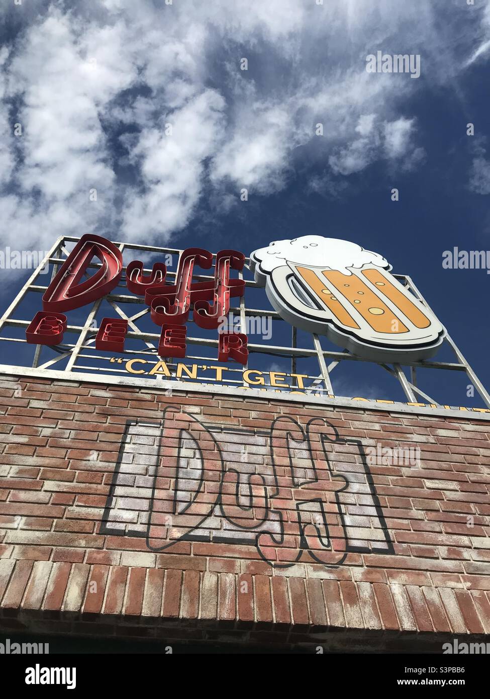 https://c8.alamy.com/comp/S3PBB6/duff-beer-S3PBB6.jpg