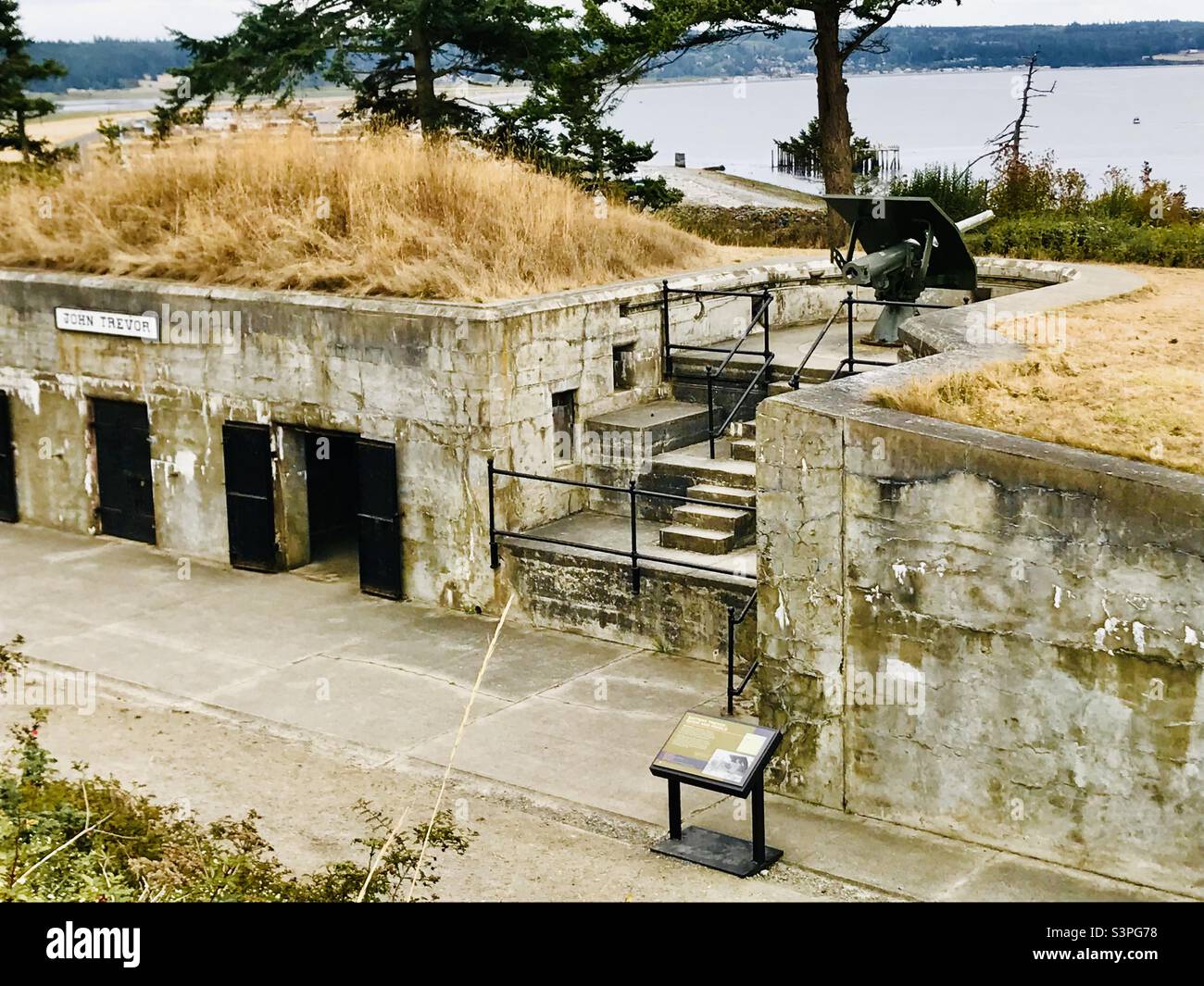 An abandoned bunker and cannon at historic fort Casey near Seattle Washington Stock Photo