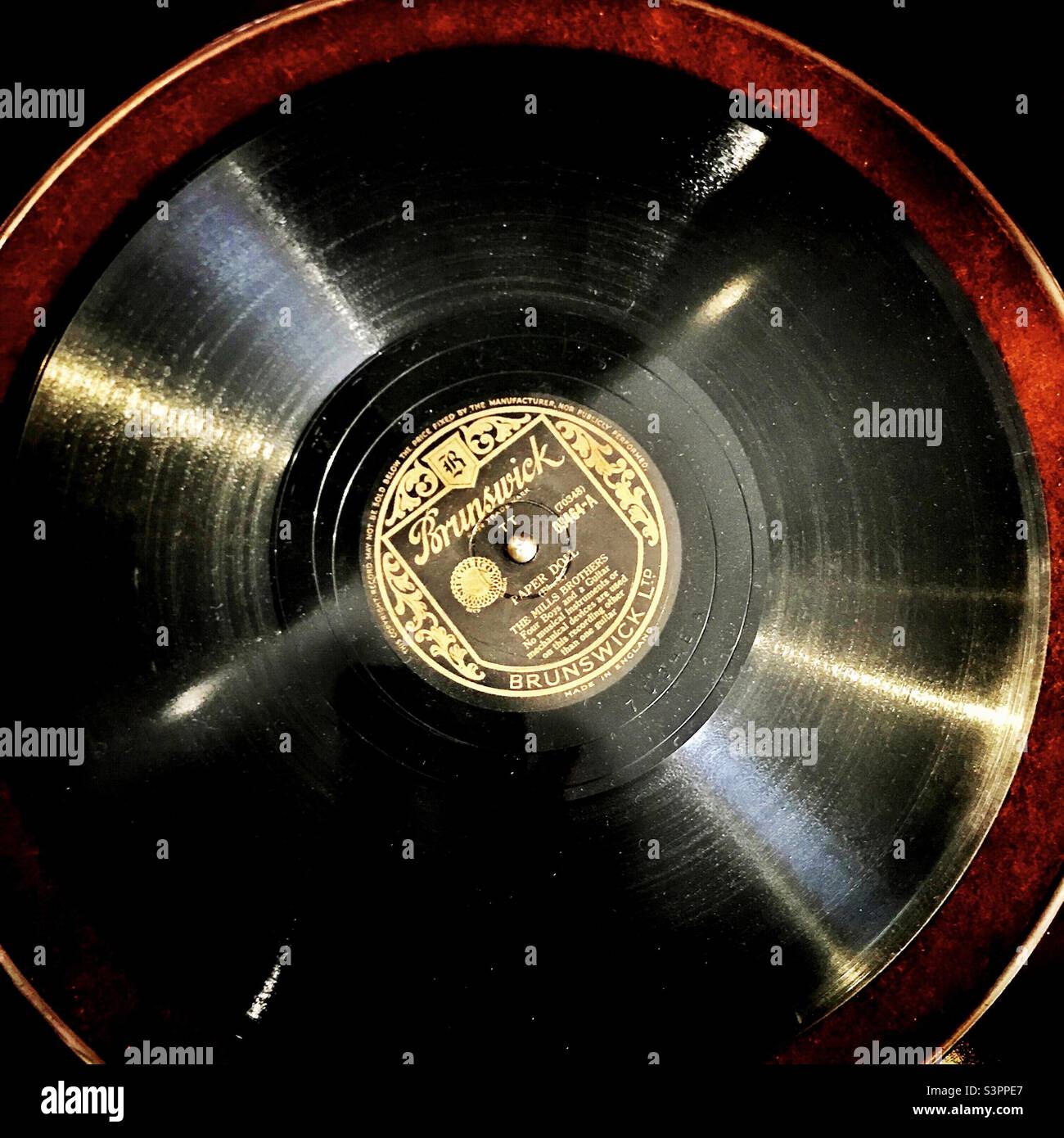 1943 gramophone record. Paper Doll by the Mills Brothers Stock Photo