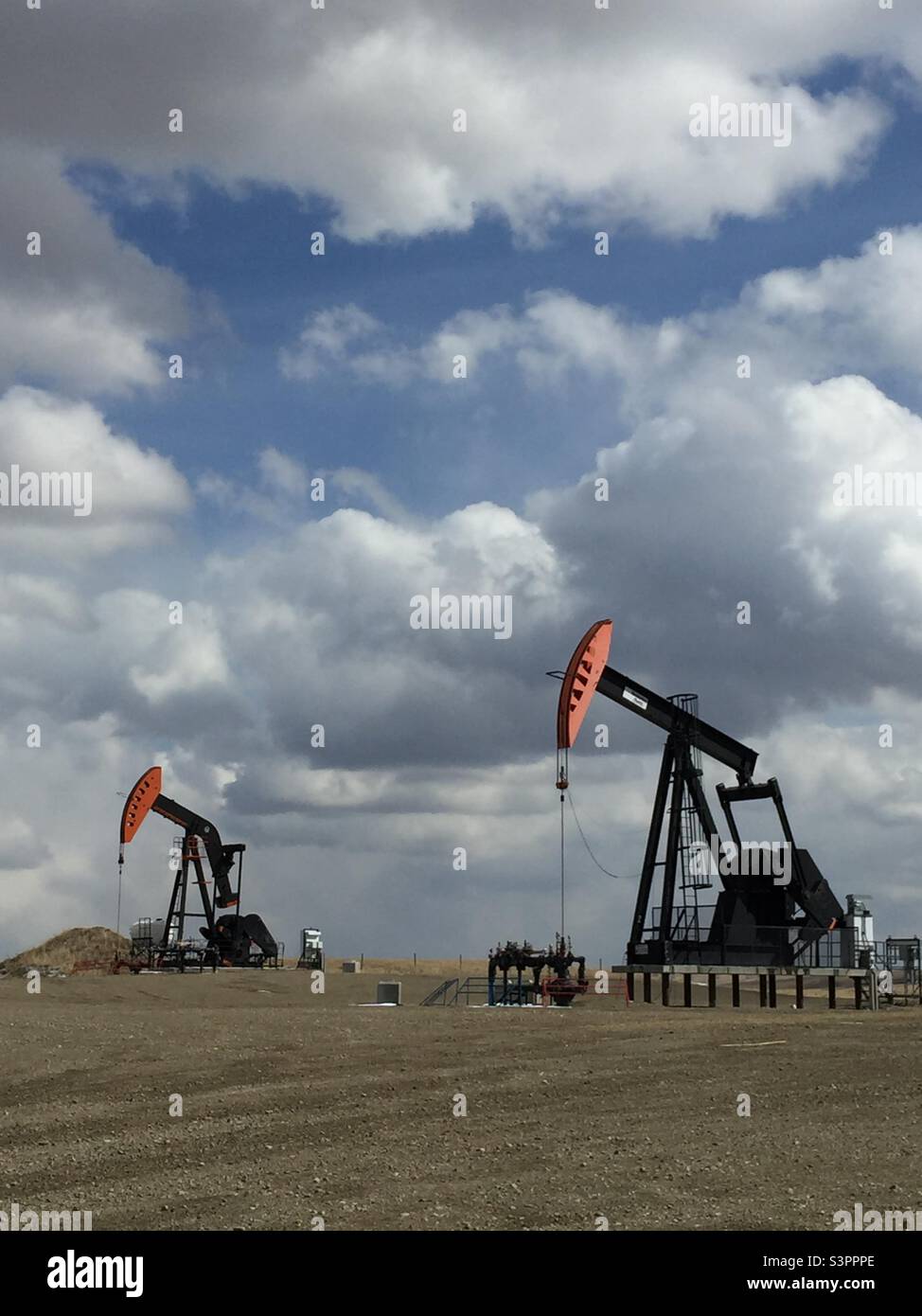 pumpjack,overground drive, reciprocating piston pump, oil well, Calgary