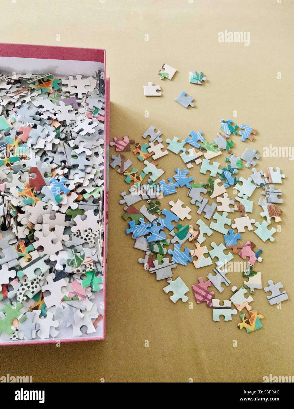 Finding the corners and straight jigsaw puzzle pieces Stock Photo Alamy