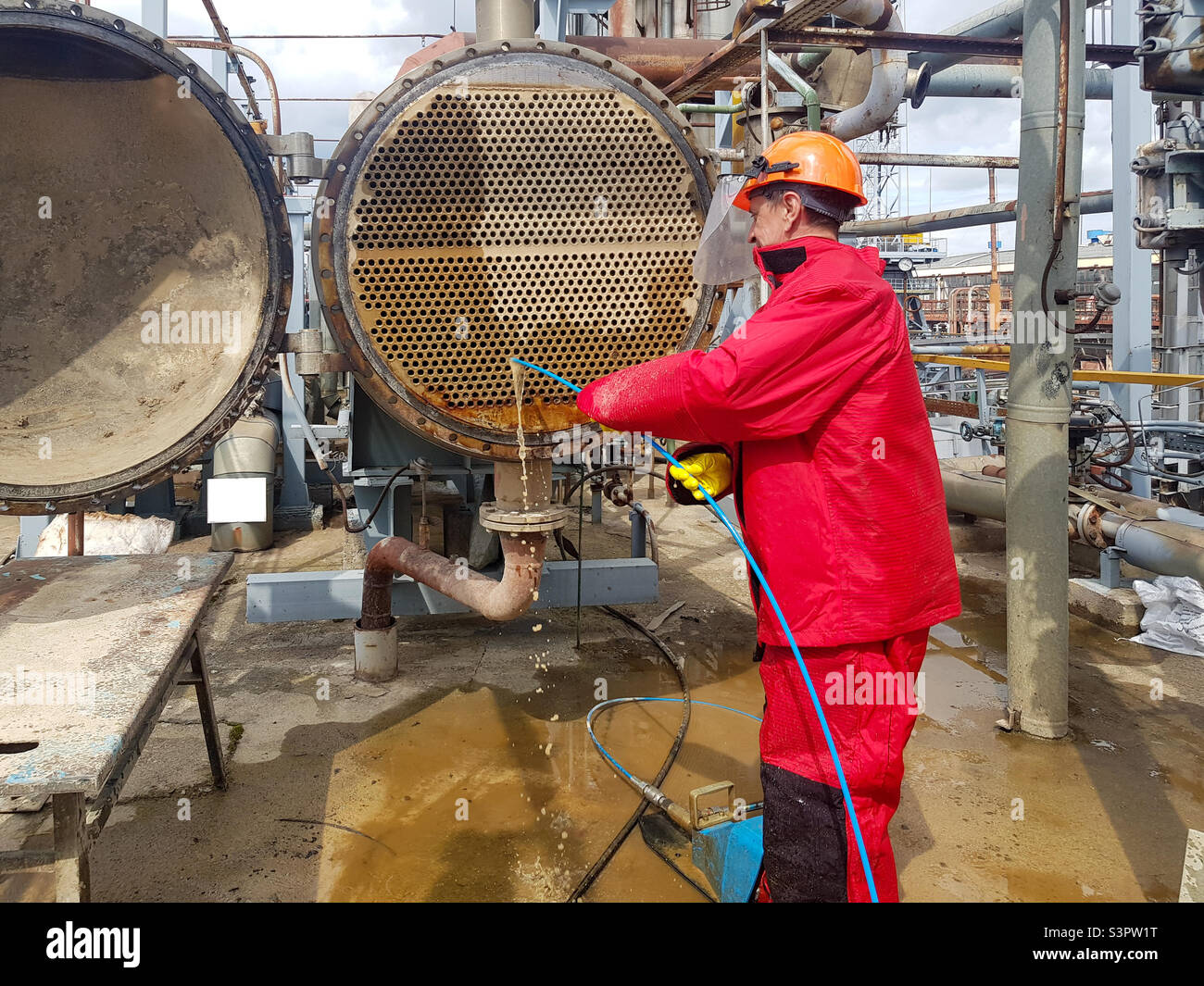Cleaning of heat exchange equipment with a high-pressure hydraulic unit.  Washing the shell and tube heat exchanger Stock Photo