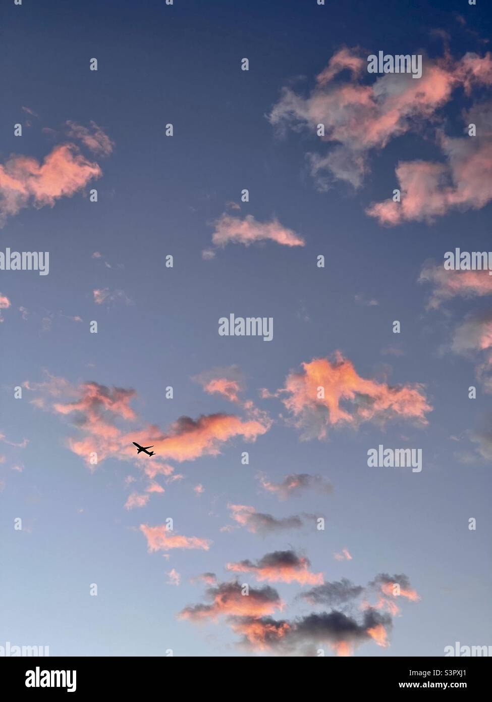 Pink clouds sky hi-res stock photography and images - Alamy