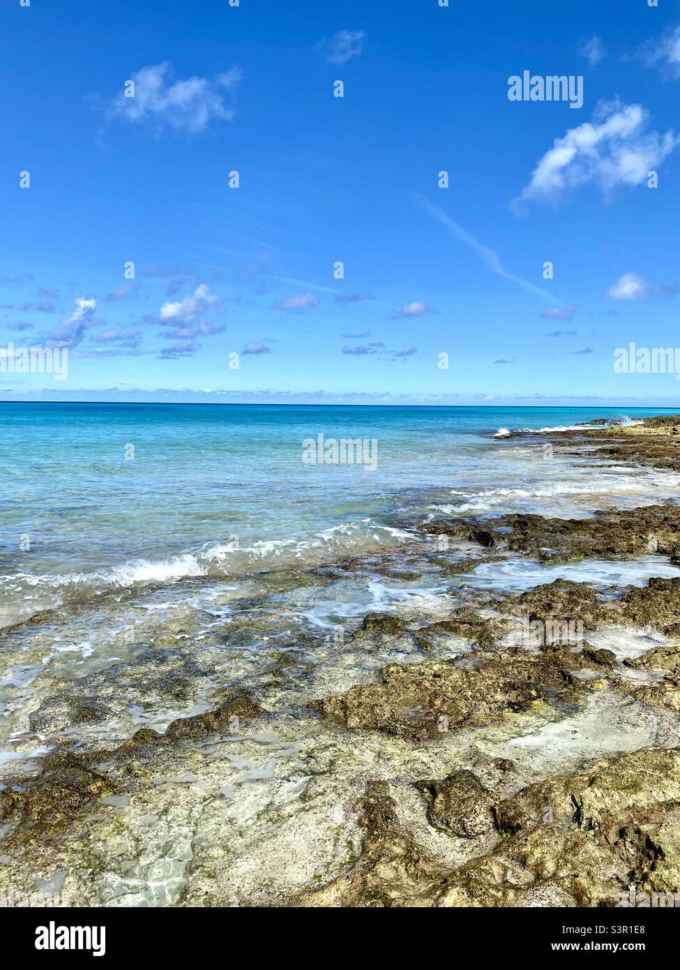 Blue ocean water, beach in Bimini, Bahamas Stock Photo