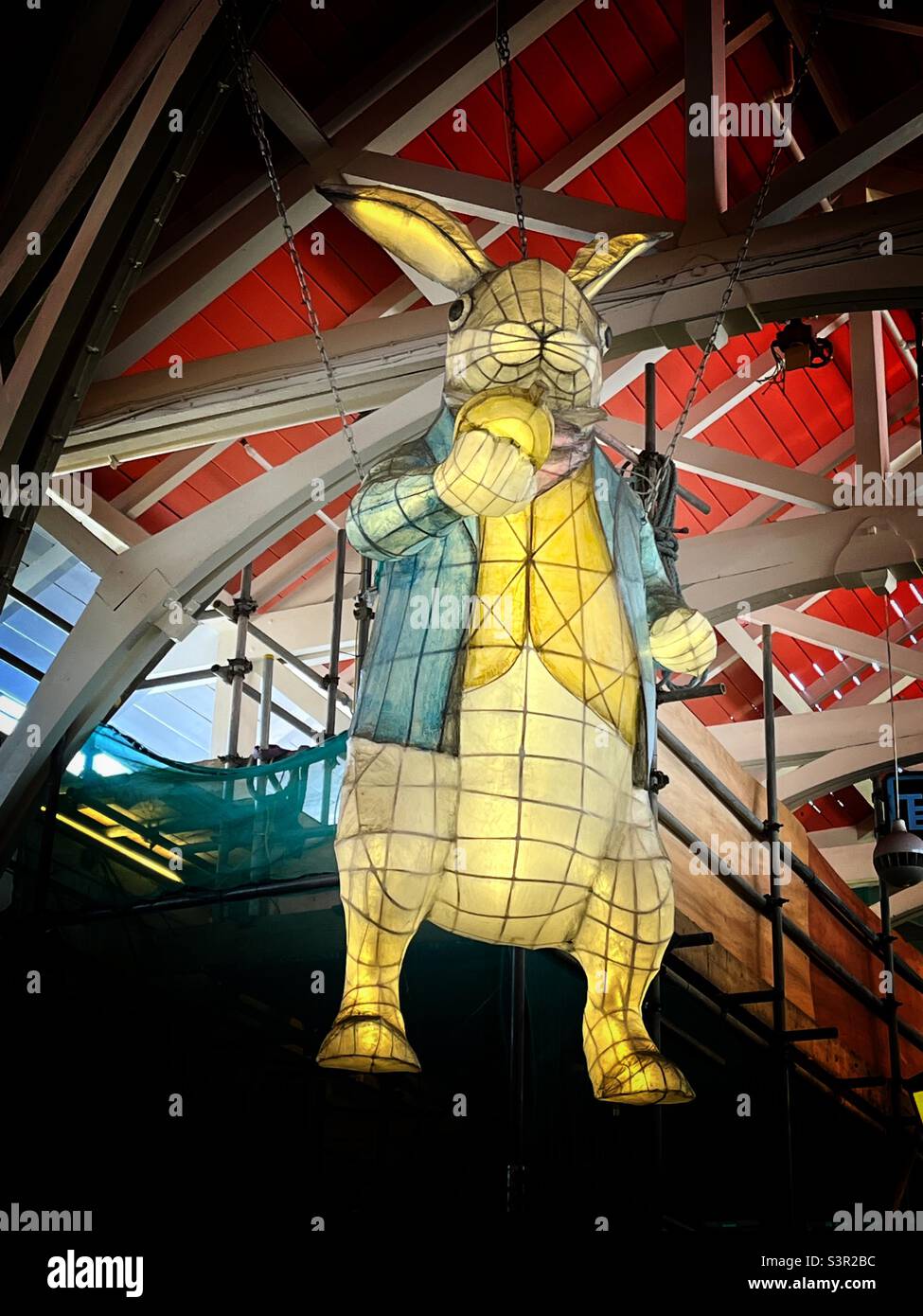 A lit sculpture of the White Rabbit from Lewis Carroll’s book Alice in Wonderland’ hanging in the Covered Market at Oxford, UK. Stock Photo