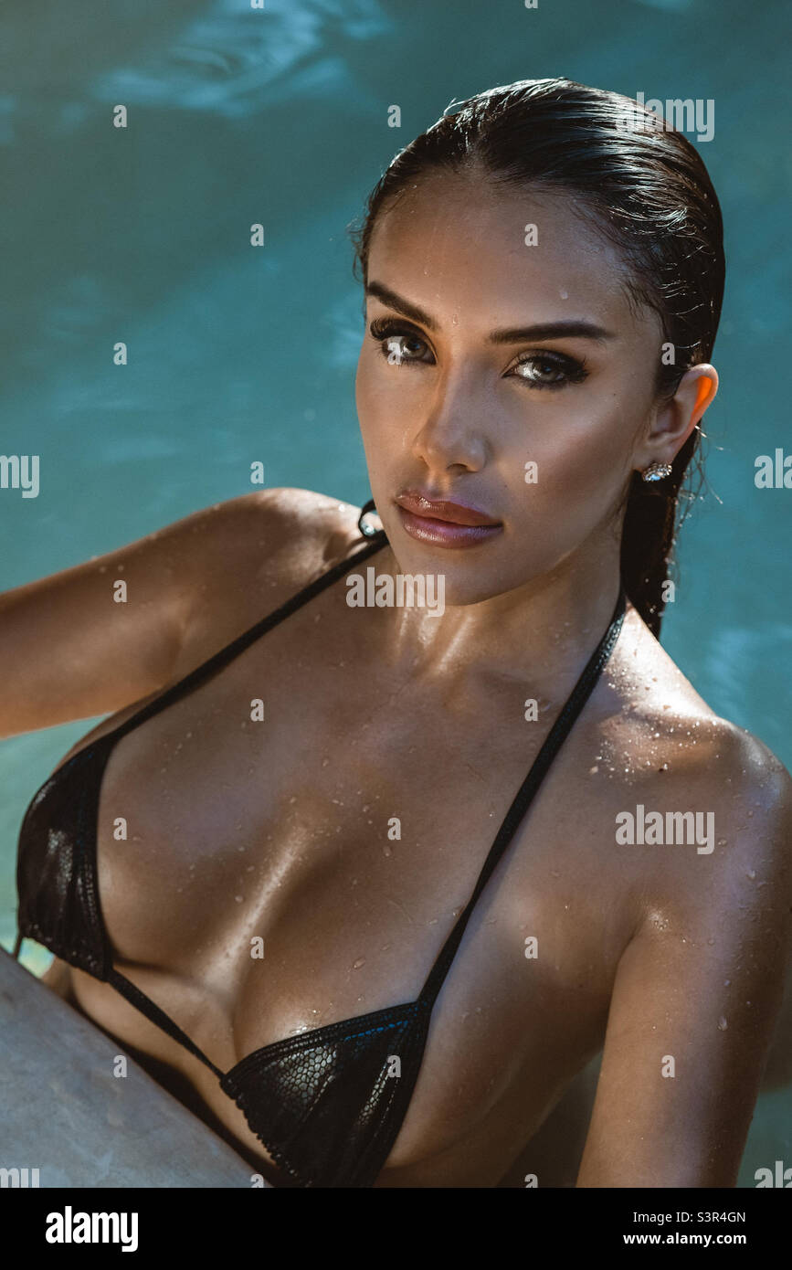 Bikini model hi-res stock photography and images - Alamy