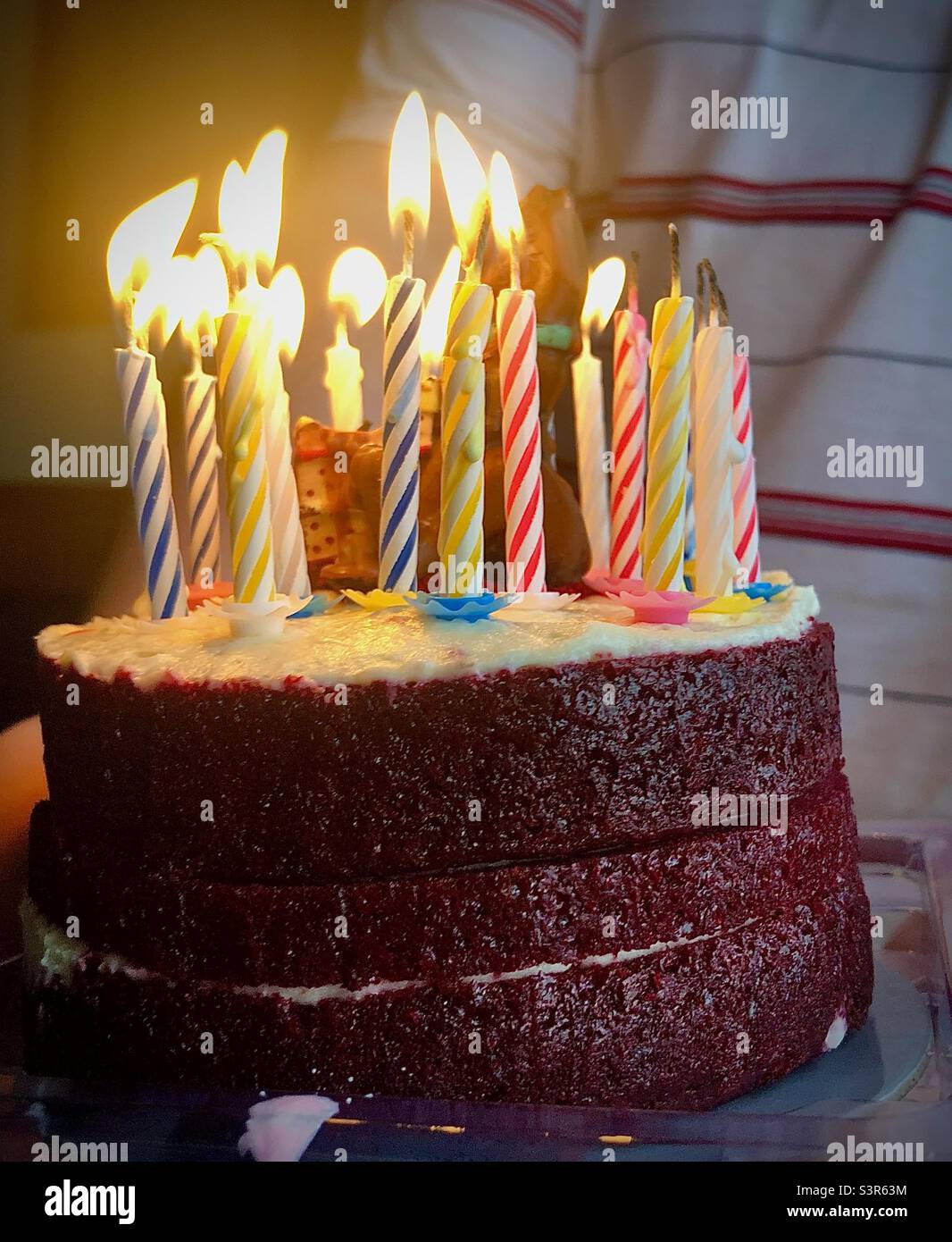 21 lit candles on a cake hires stock photography and images Alamy