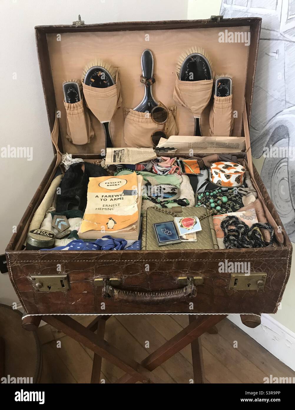 1940s Suitcase Hi res Stock Photography And Images Alamy