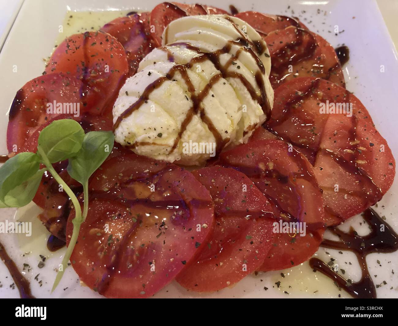 Tomaten Salad Mozarella Stock Photo - Alamy