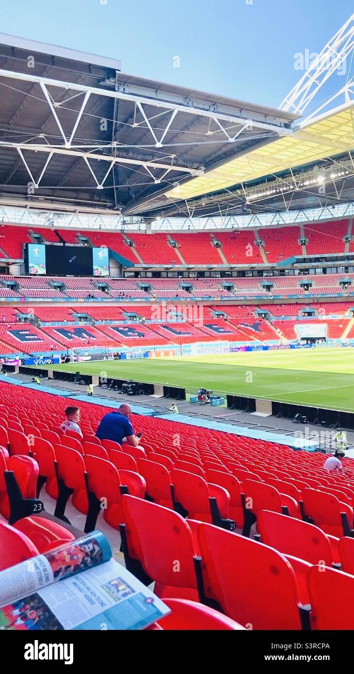 Wembley stadium chelsea hires stock photography and images Alamy