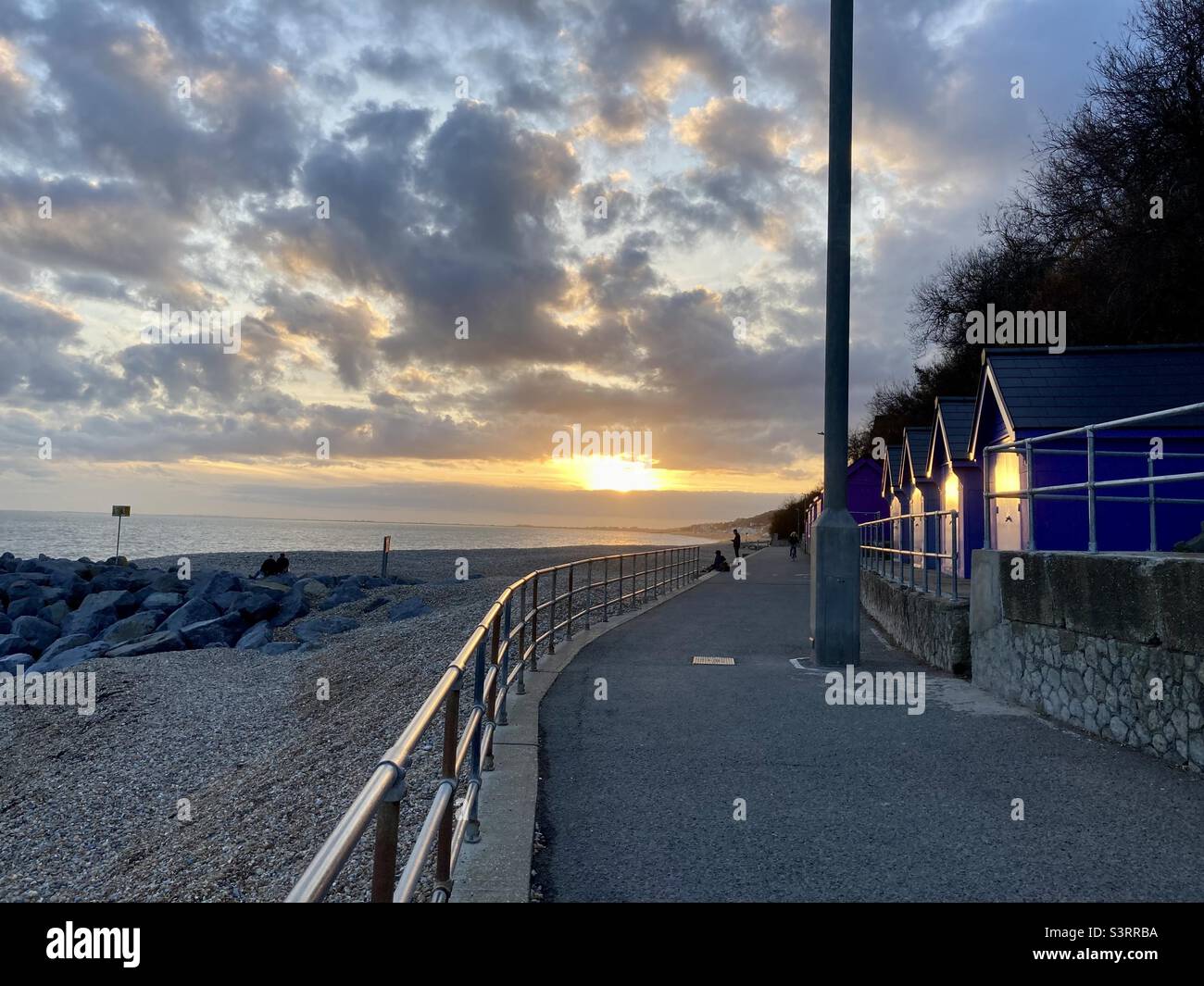 Folkestone beach hi-res stock photography and images - Alamy