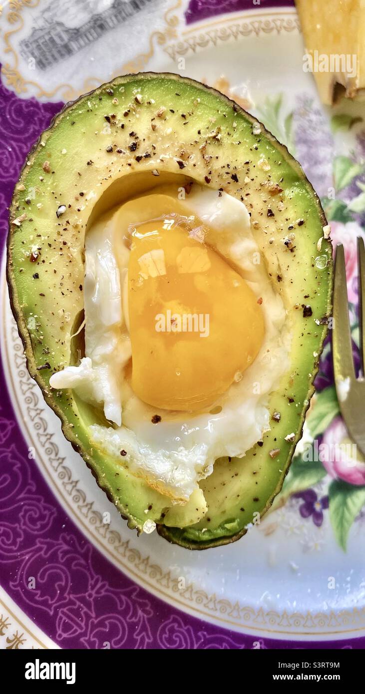 Avocado and egg breakfast Stock Photo - Alamy